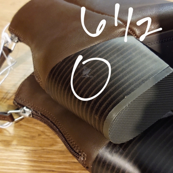 🔥 3/$10 NWOT - Bren Zipper Back Bootie - Brown - Picture 5 of 8